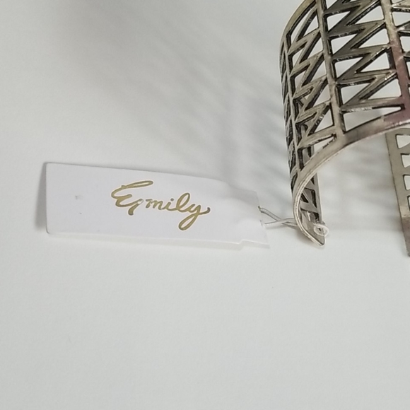 Cuff bracelet never before worn NWT - Picture 4 of 4